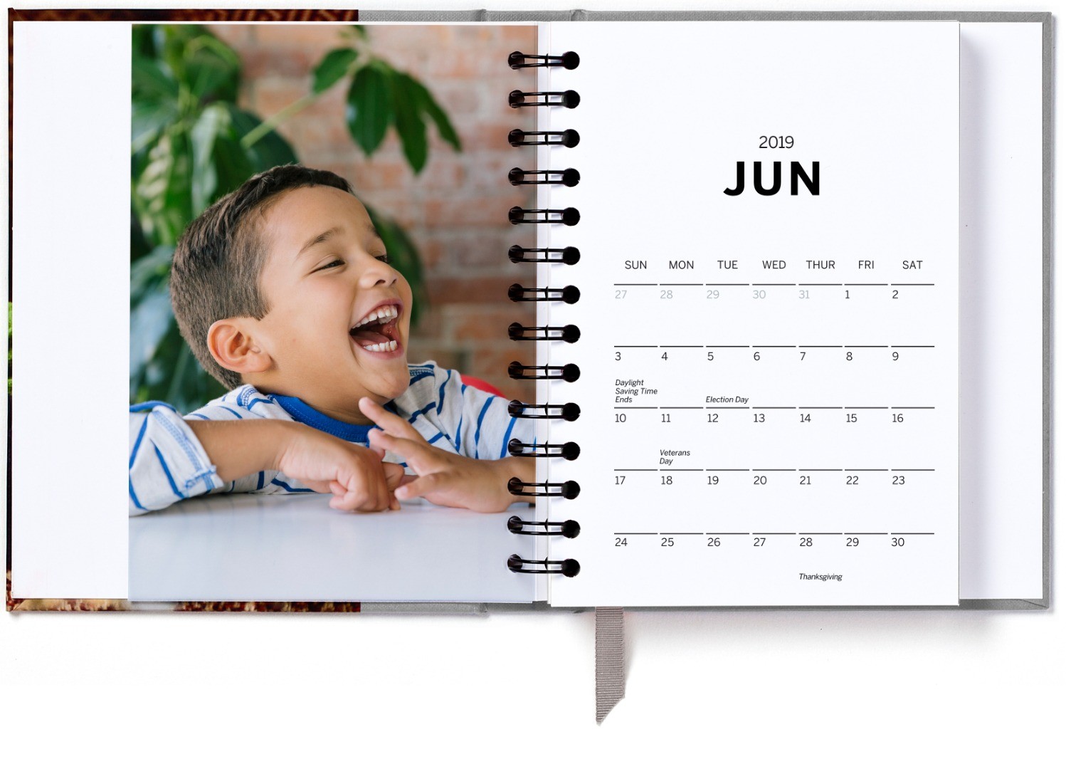 2019 Hardcover Photo Day Planner, Gray Month Detail